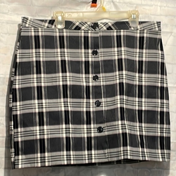 𝅺like an angel skirt, Sz 2X. Great item for Spring. Black and white check. - Picture 1 of 6